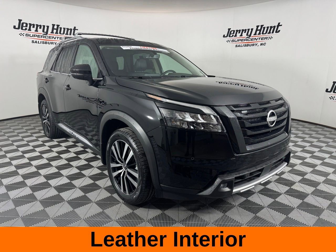 Used 2025 Nissan Pathfinder Platinum image 6