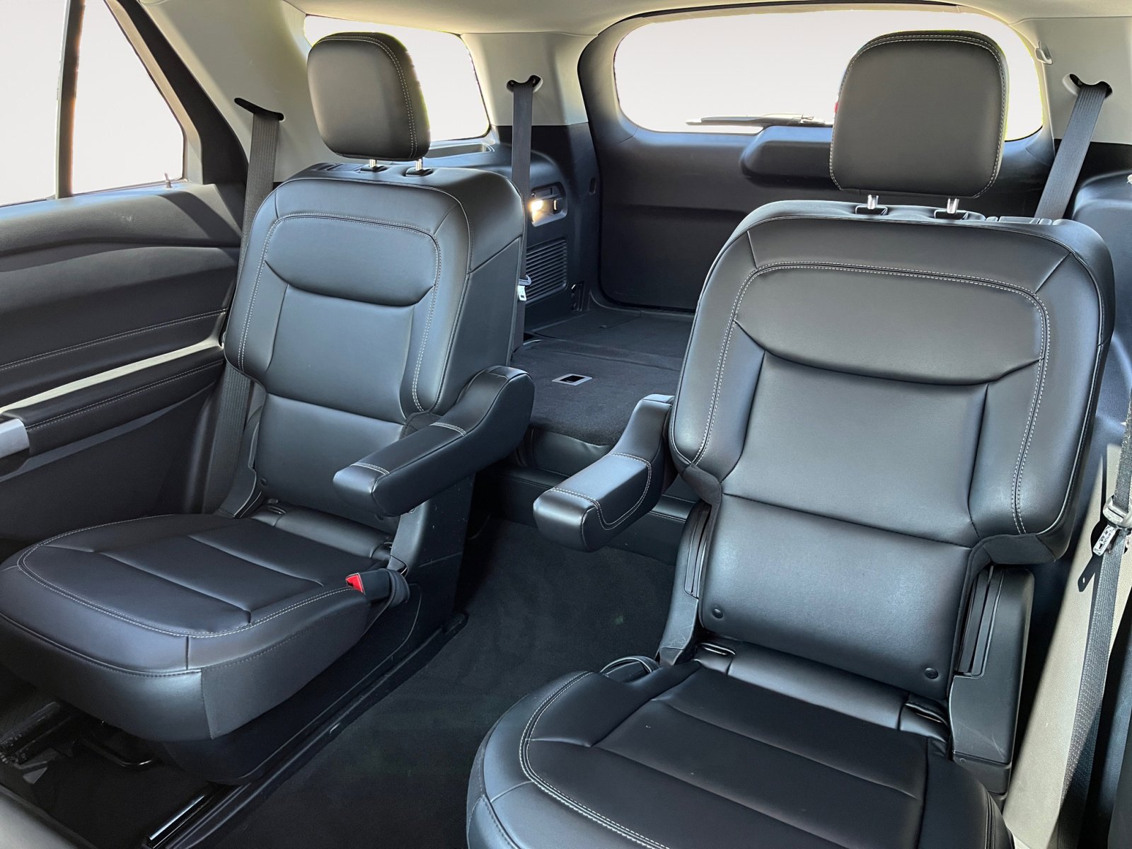 Used 2022 Ford Explorer XLT w/ Equipment Group 202A image 16