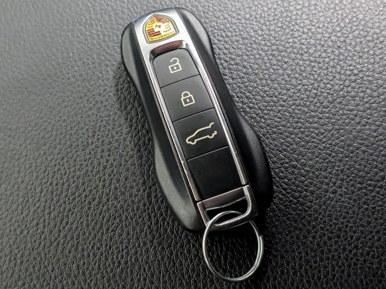 Used 2022 Porsche Cayenne Platinum Edition w/ Premium Package image 40