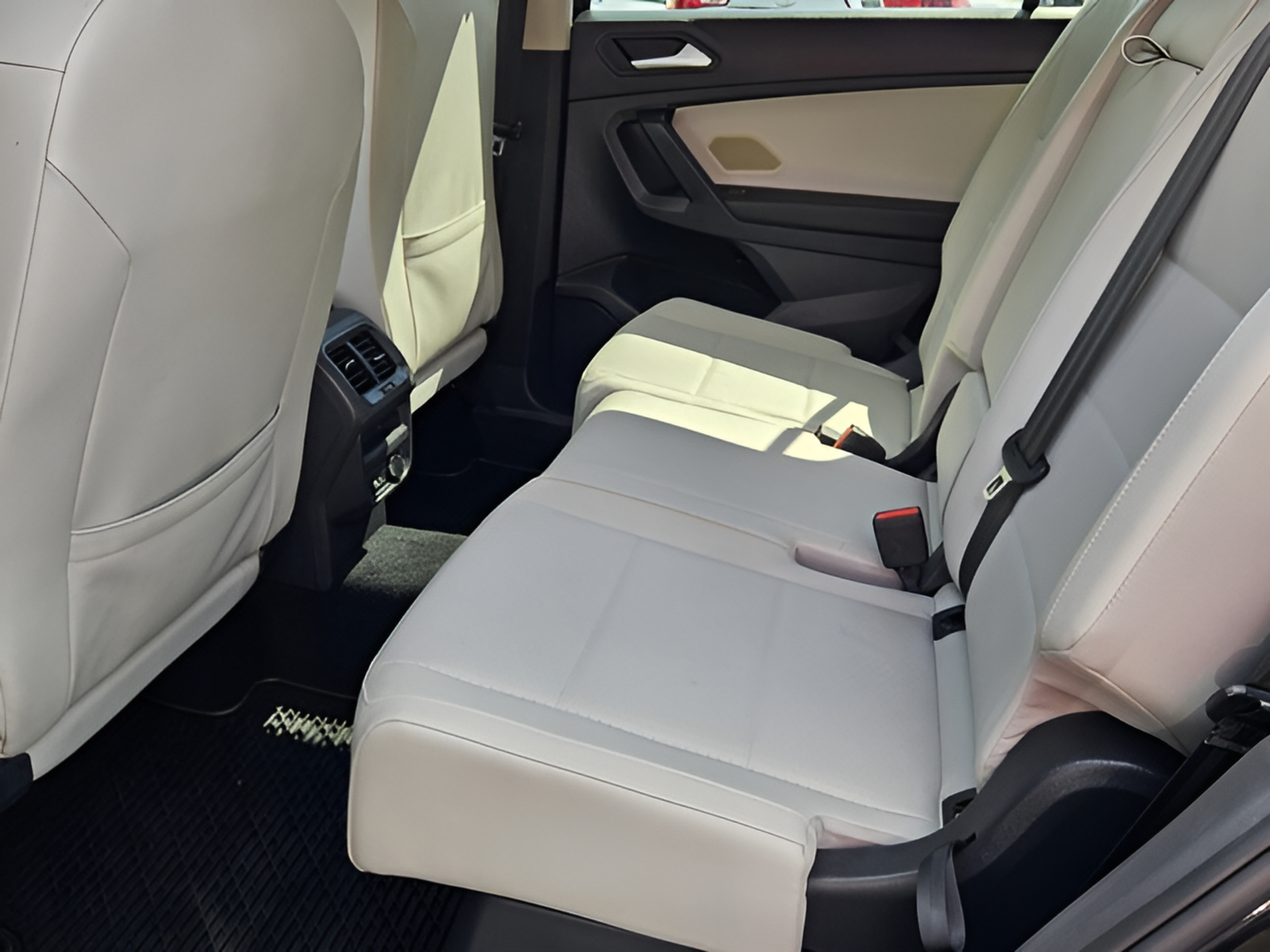 Certified 2021 Volkswagen Tiguan SE FWD image 9