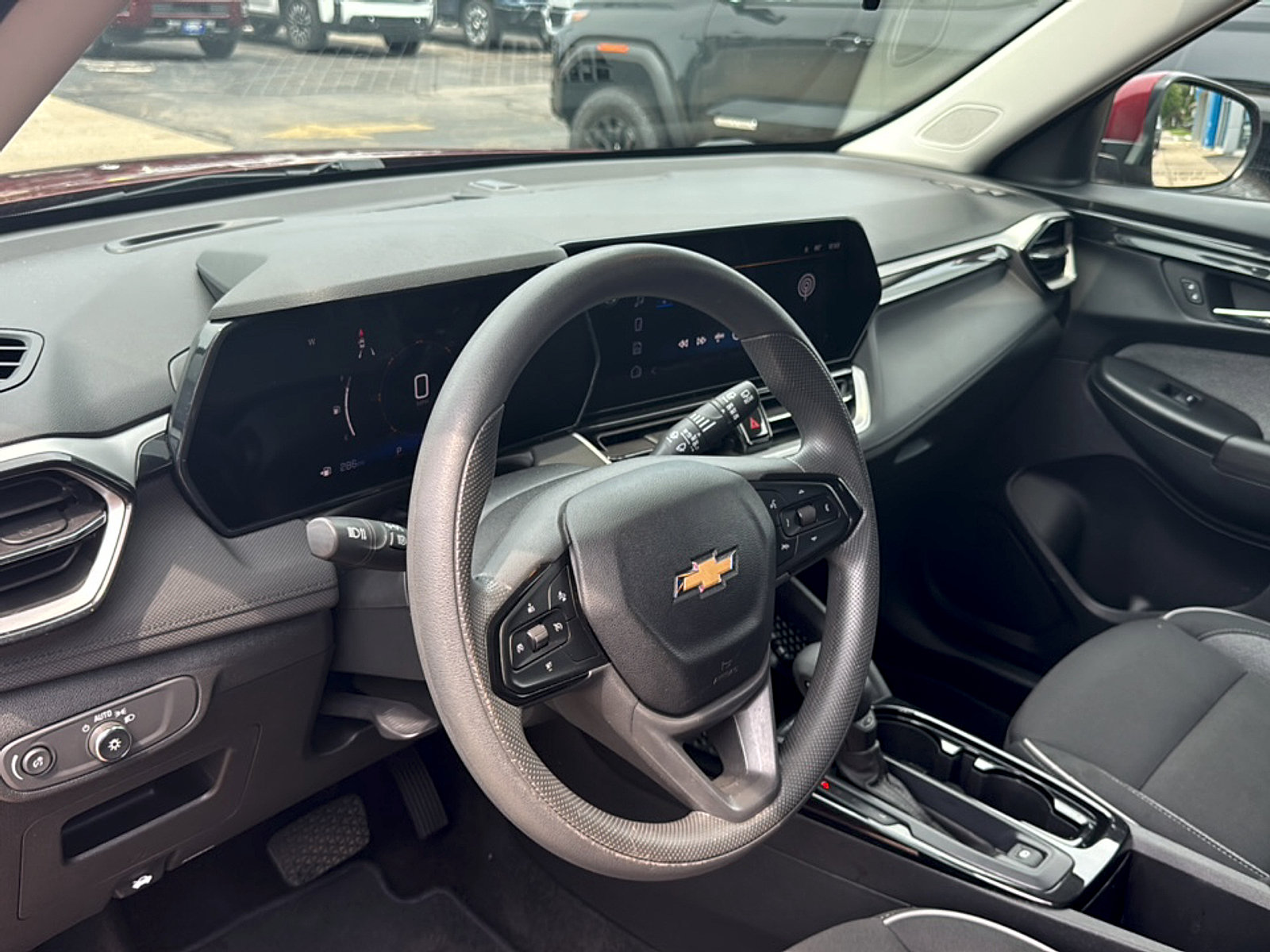 Used 2025 Chevrolet TrailBlazer LT FWD image 8