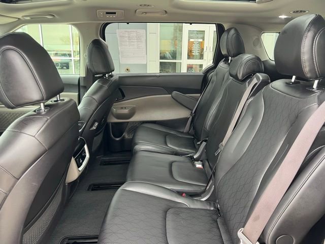 Used 2025 Kia Carnival SX image 30