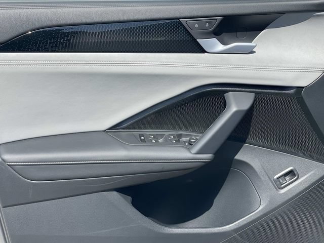 Certified 2026 Volkswagen Tiguan SE w/ Panoramic Sunroof Package FWD image 19