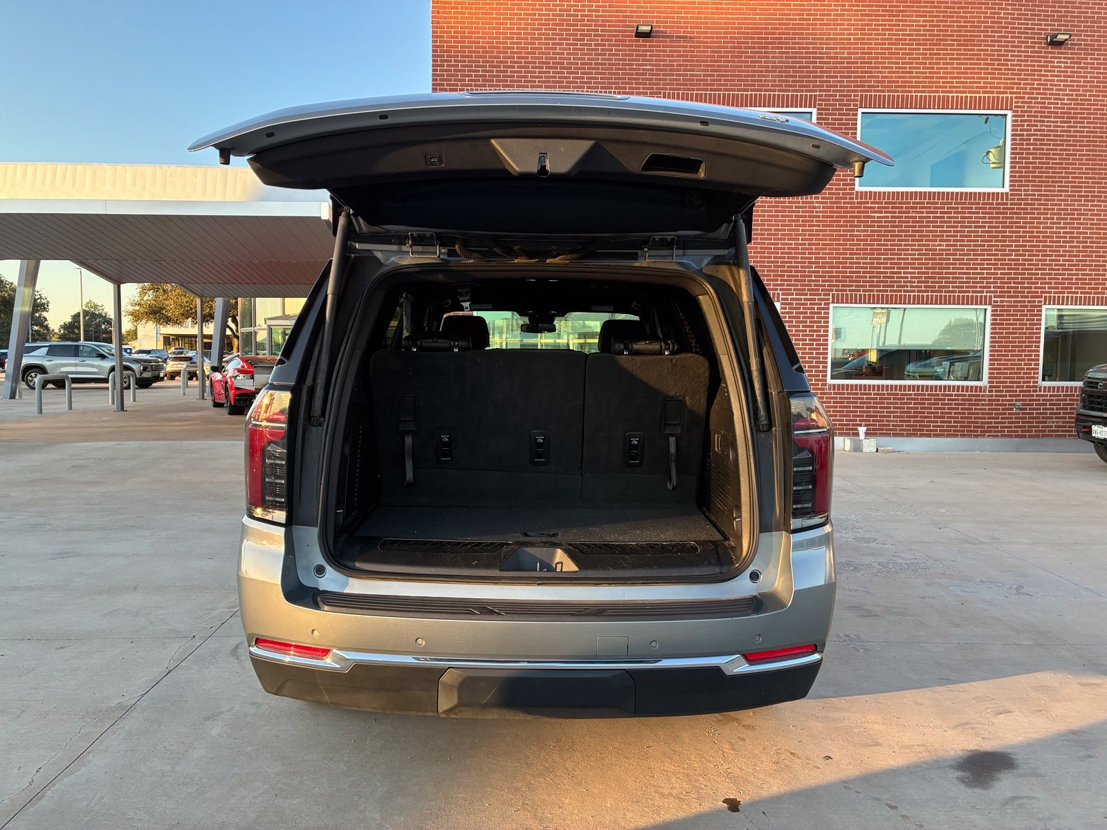 Used 2025 Chevrolet Tahoe LT RWD image 10