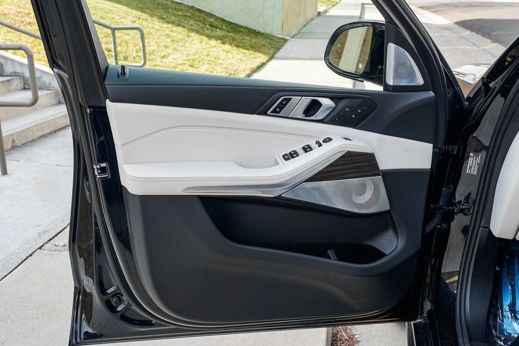 Certified 2025 BMW X5 M60i image 9