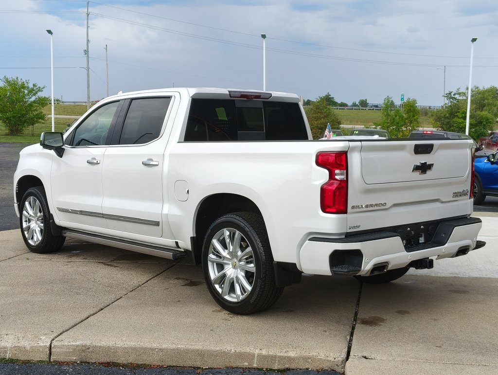 Used 2025 Chevrolet Silverado 1500 High Country AWD/4WD image 19