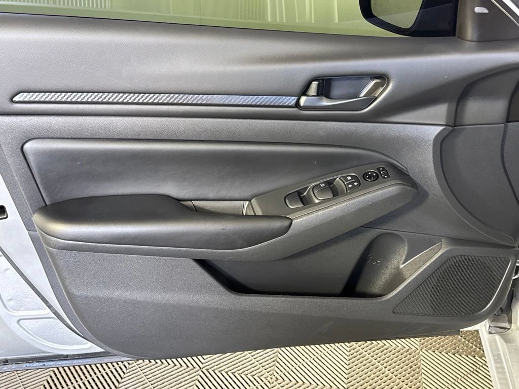 Used 2024 Nissan Altima 2.5 S FWD image 31