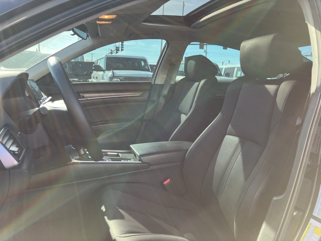 Used 2018 Honda Accord EX image 30