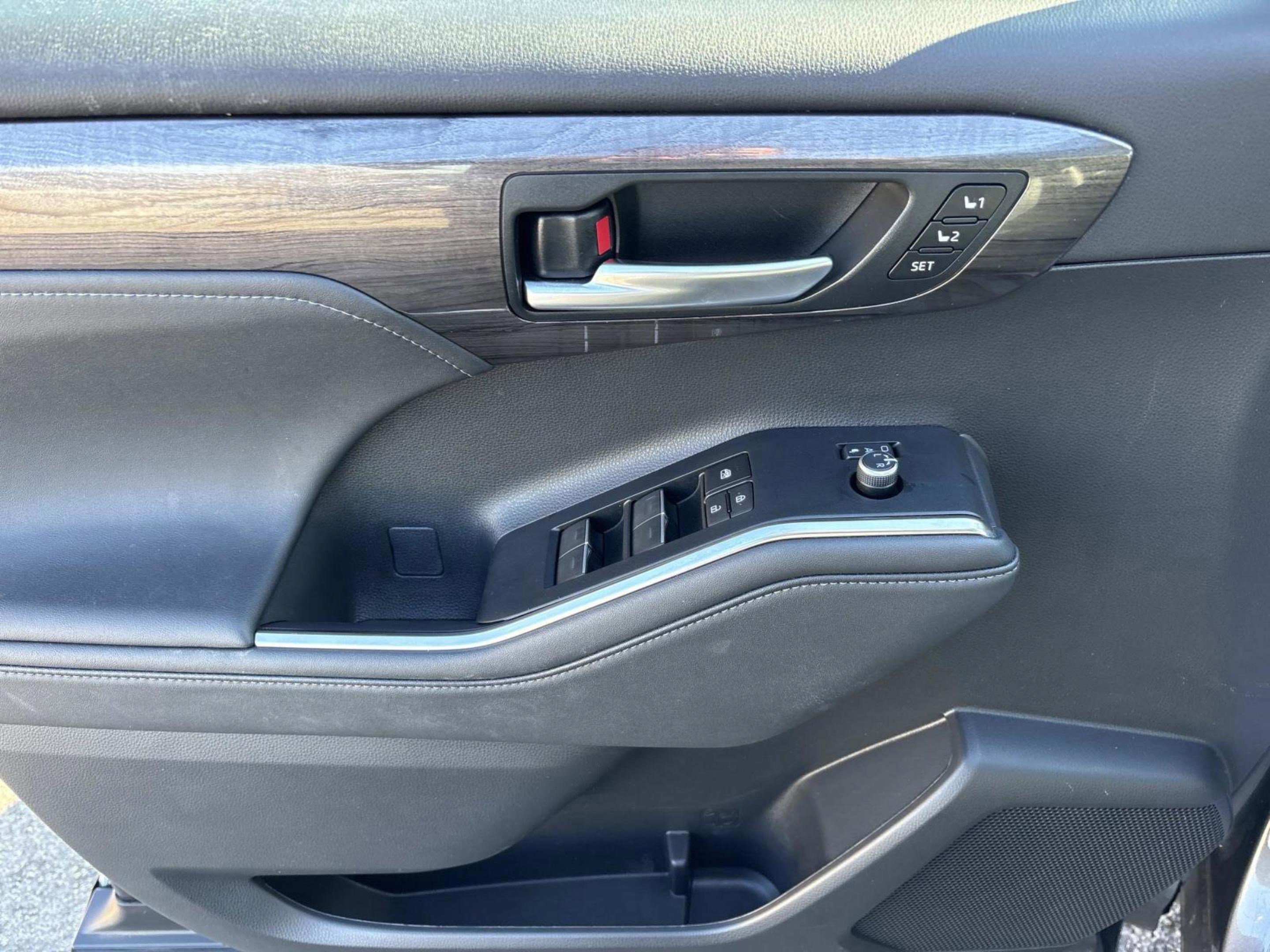 Used 2023 Toyota Highlander Platinum image 27