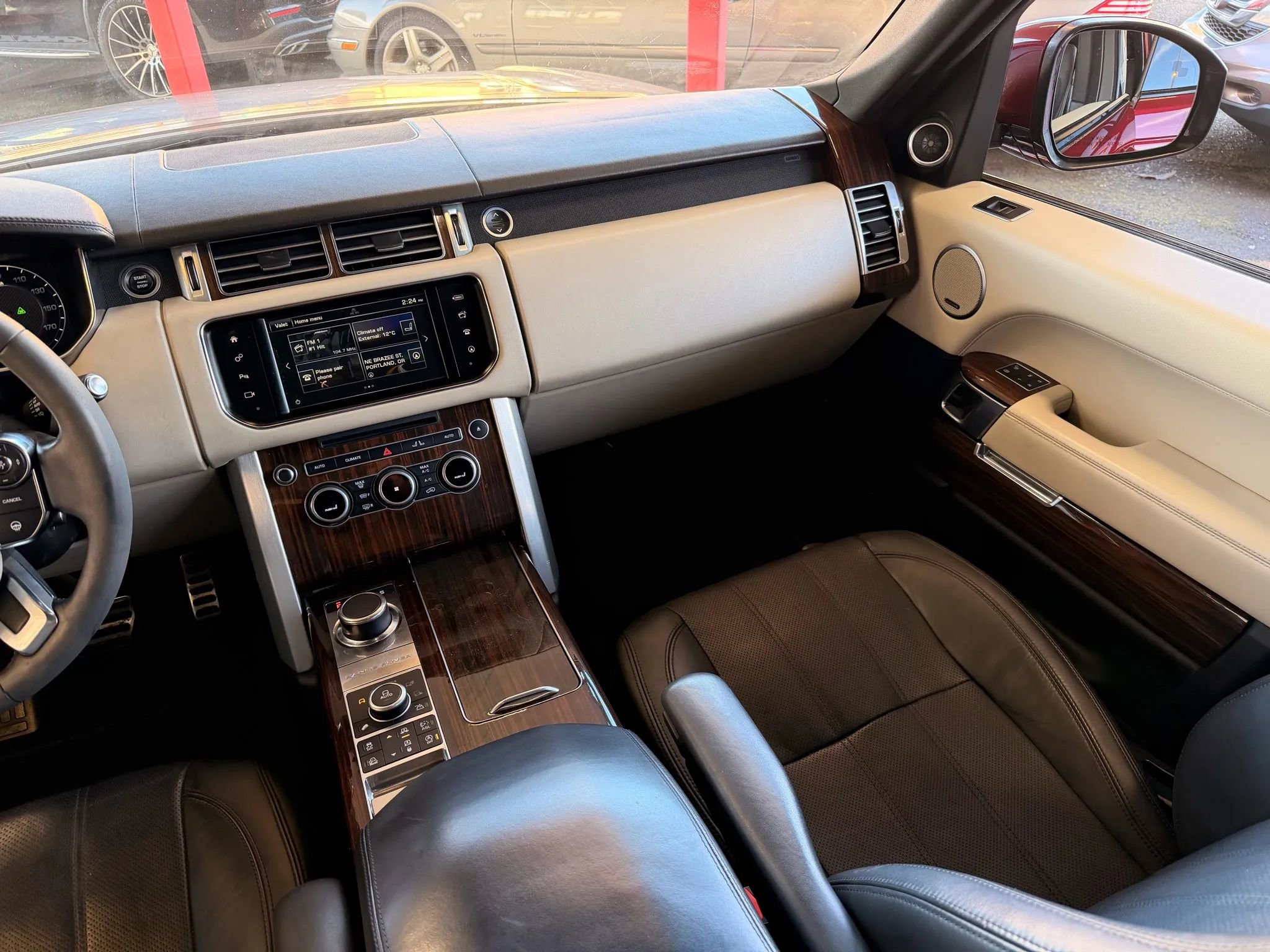 Used 2016 Land Rover Range Rover Supercharged image 12