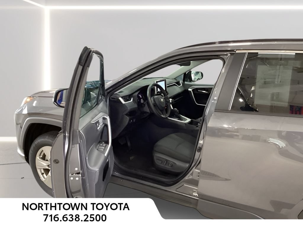 Used 2025 Toyota RAV4 XLE AWD/4WD image 16