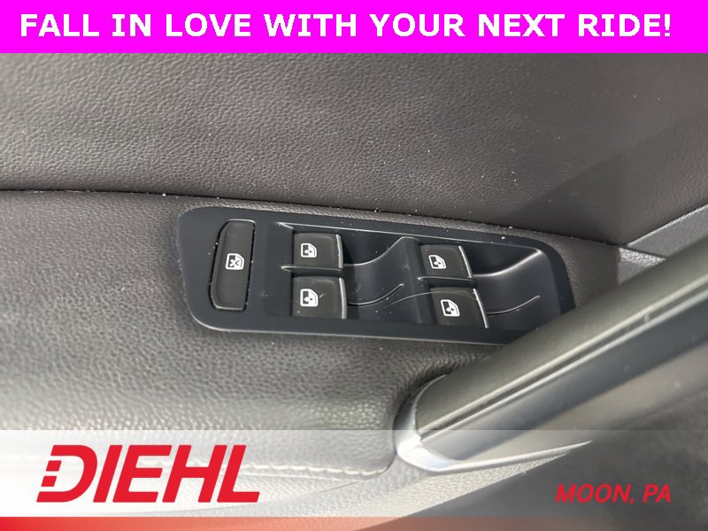 Used 2017 Volkswagen Golf R 4-Door image 21