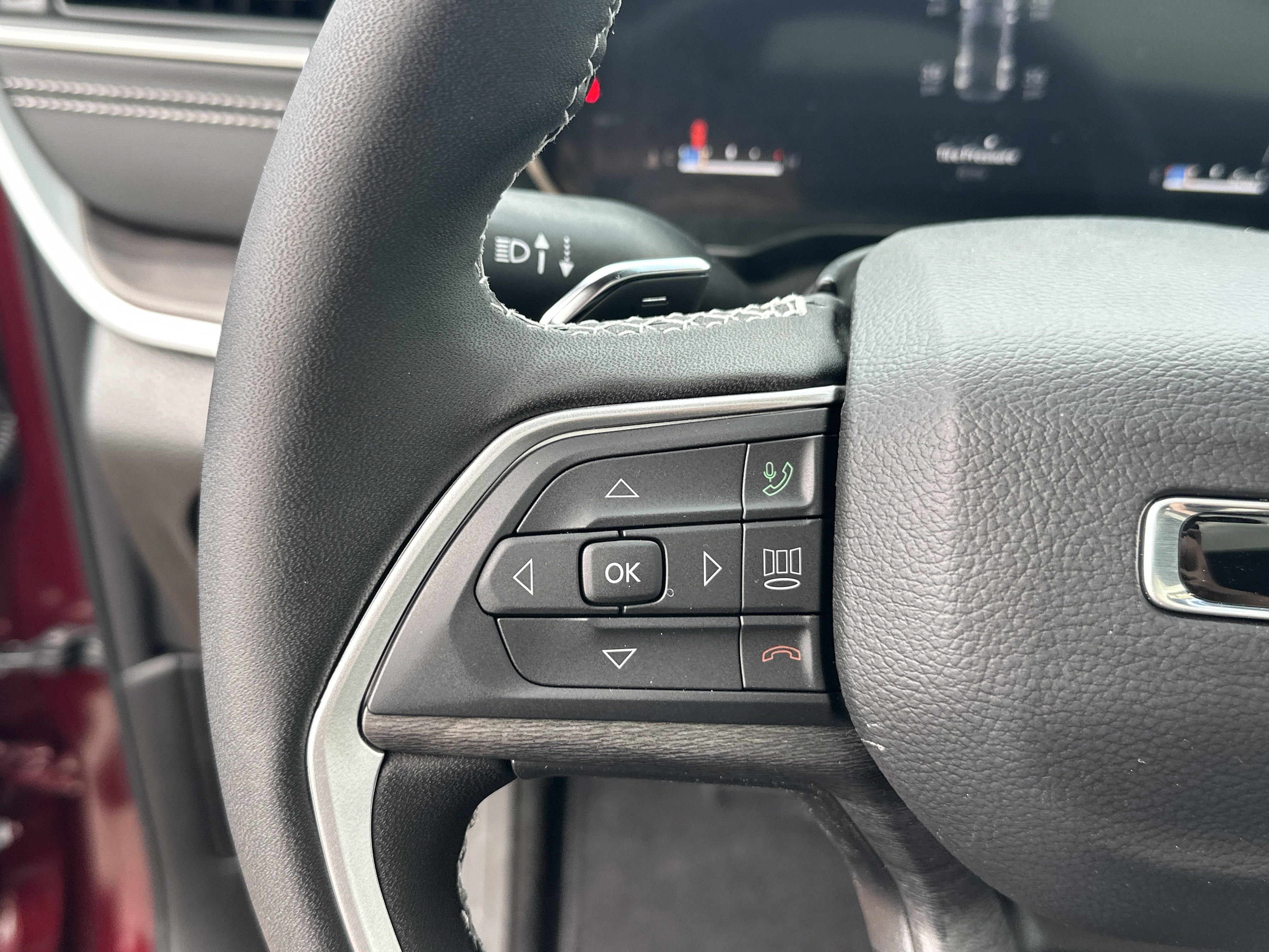 New 2025 Jeep Grand Cherokee Limited w/ Luxury Tech Group II image 18