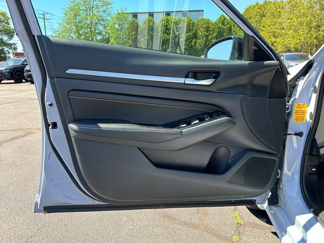 Certified 2023 Nissan Altima 2.5 SR w/ SR Premium Package AWD/4WD image 9