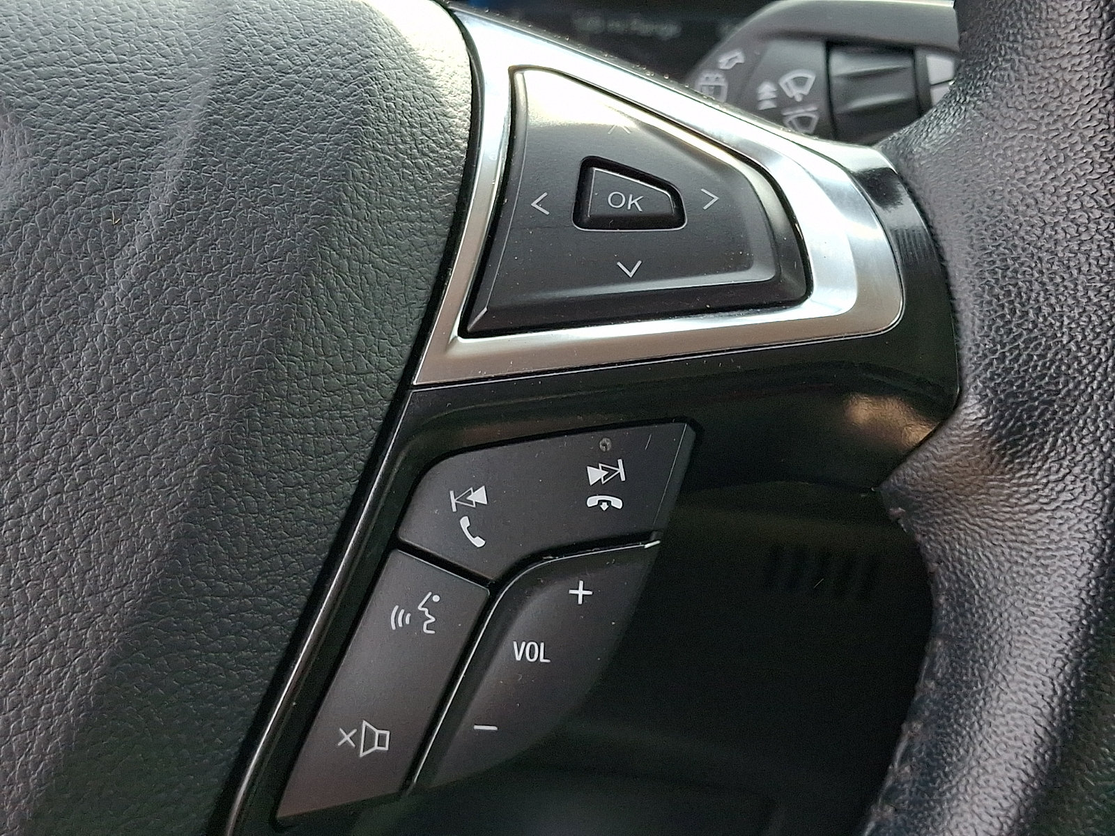 Used 2024 Ford Edge SEL AWD/4WD image 25