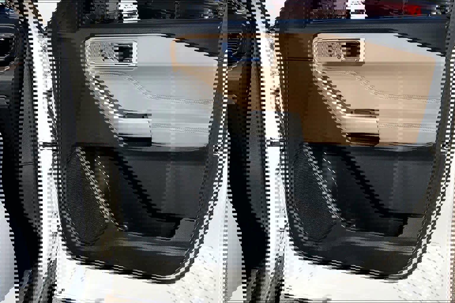 Used 2021 Ford Explorer Limited image 21