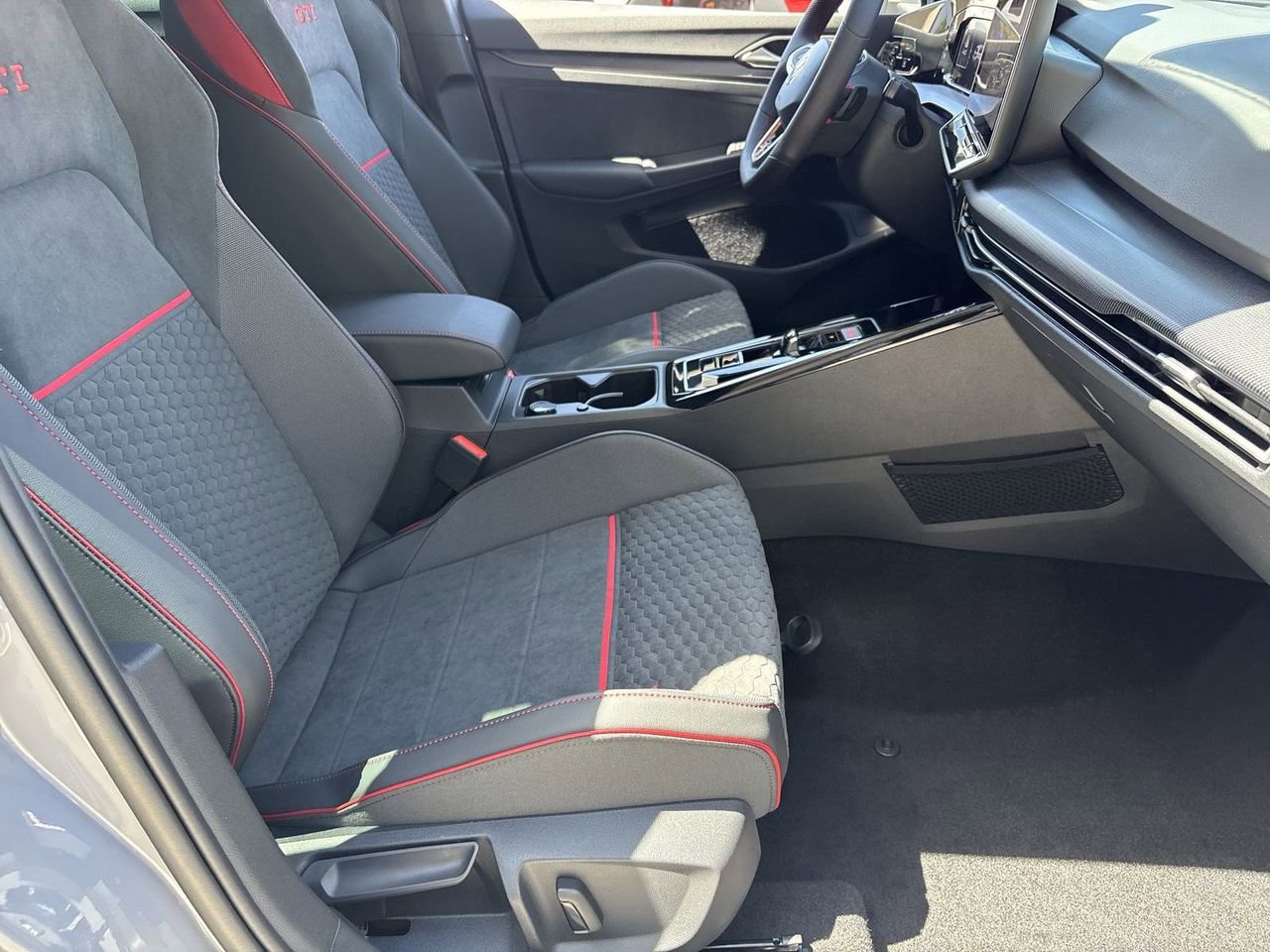 New 2026 Volkswagen GTI SE FWD image 8
