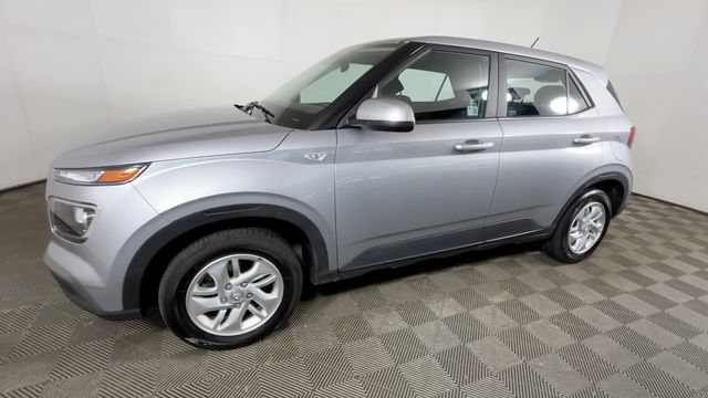 Used 2025 Hyundai Venue SE FWD image 9