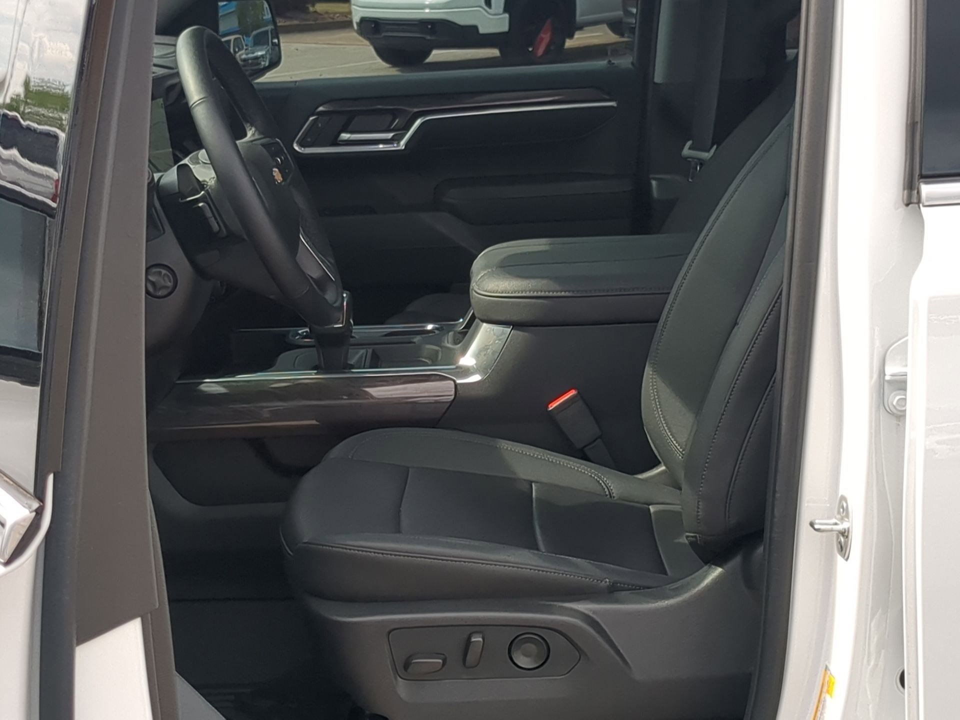 Used 2025 Chevrolet Silverado 1500 LTZ w/ LTZ Premium Package image 12