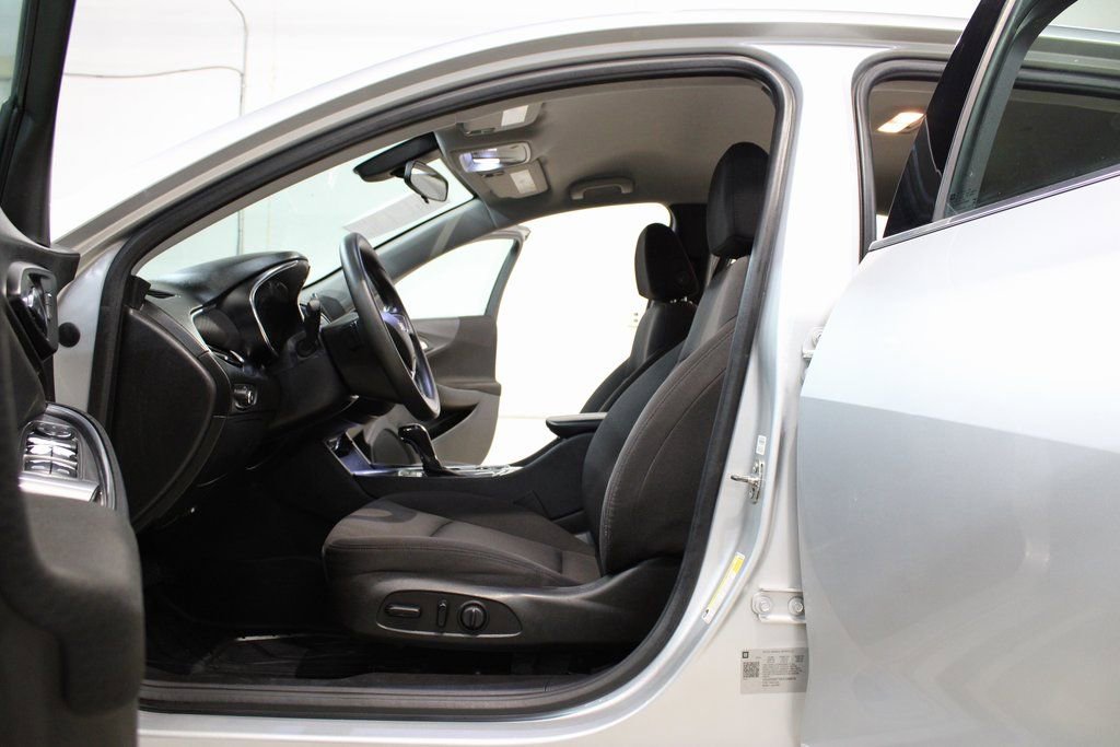 Used 2019 Chevrolet Malibu LT image 14