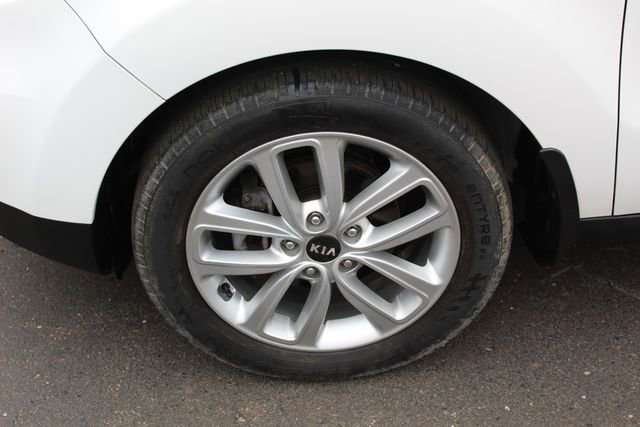 Used 2017 Kia Soul + image 11