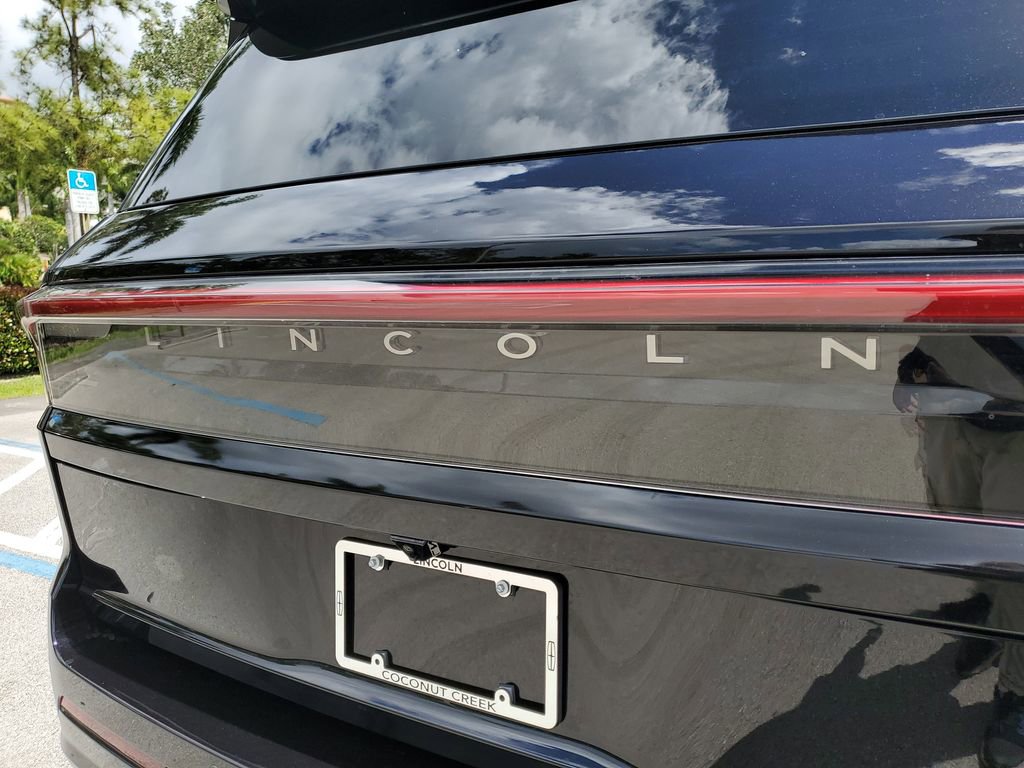 New 2026 Lincoln Navigator Premier AWD/4WD image 5