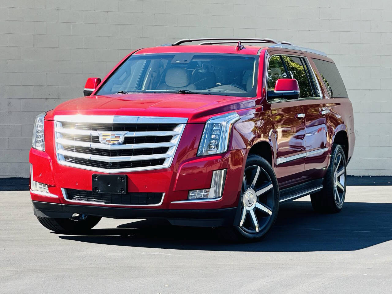 Used 2015 Cadillac Escalade ESV Luxury AWD/4WD image 3