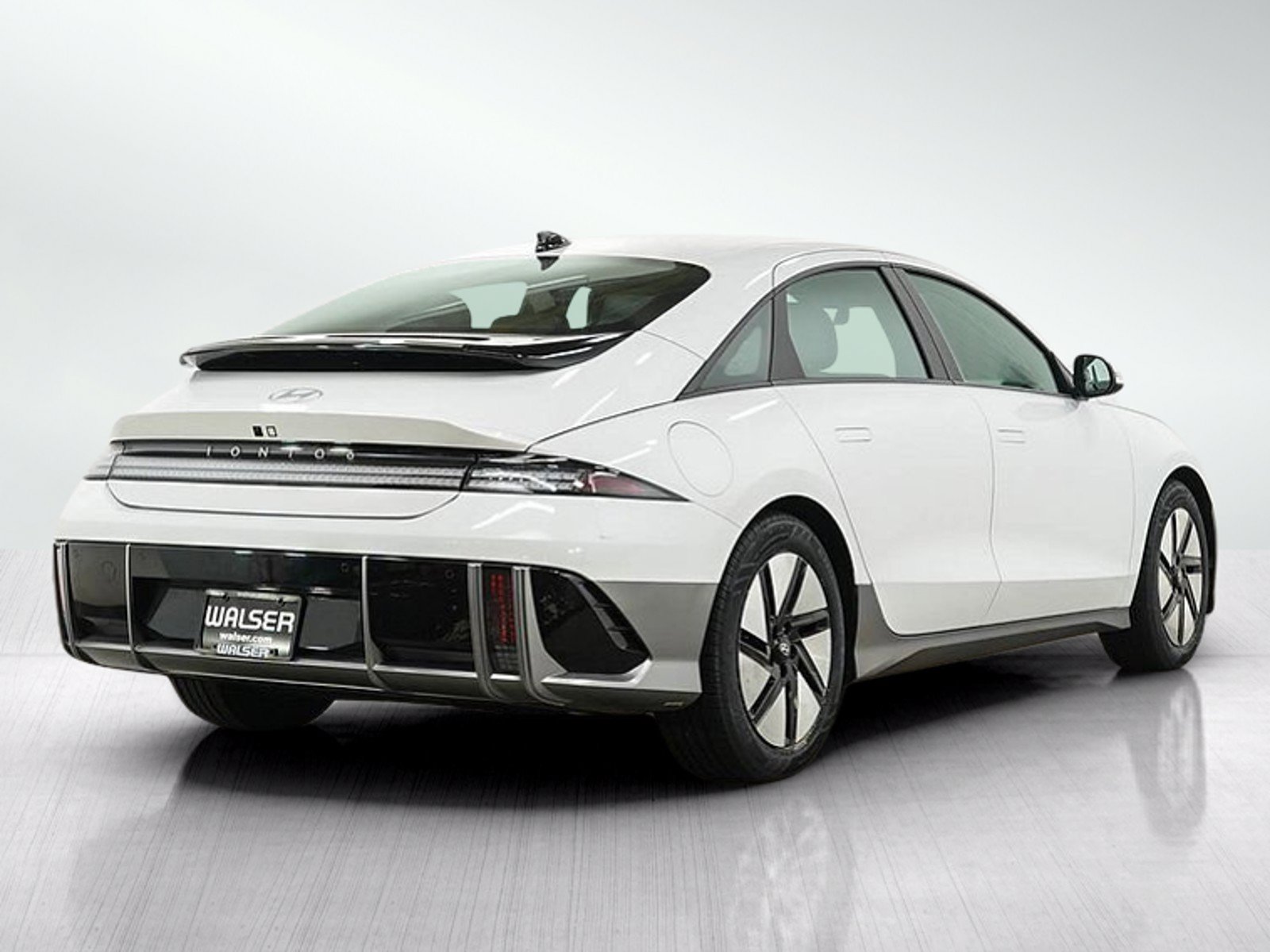 Used 2023 Hyundai Ioniq 6 SE AWD/4WD image 5