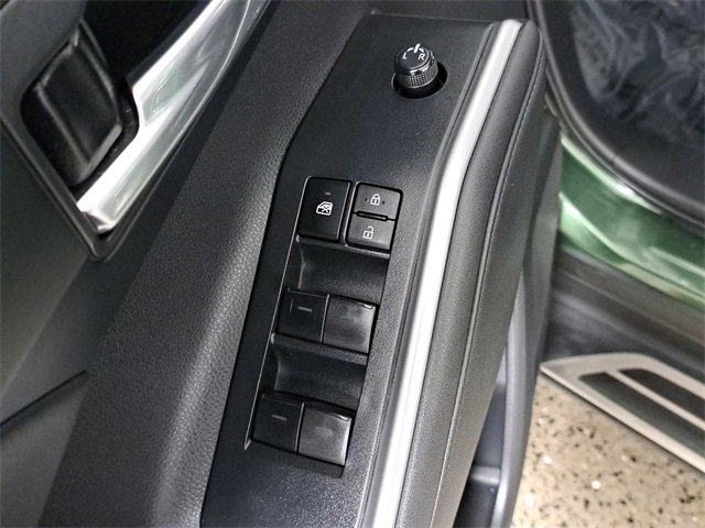 Used 2023 Toyota Highlander XLE image 24