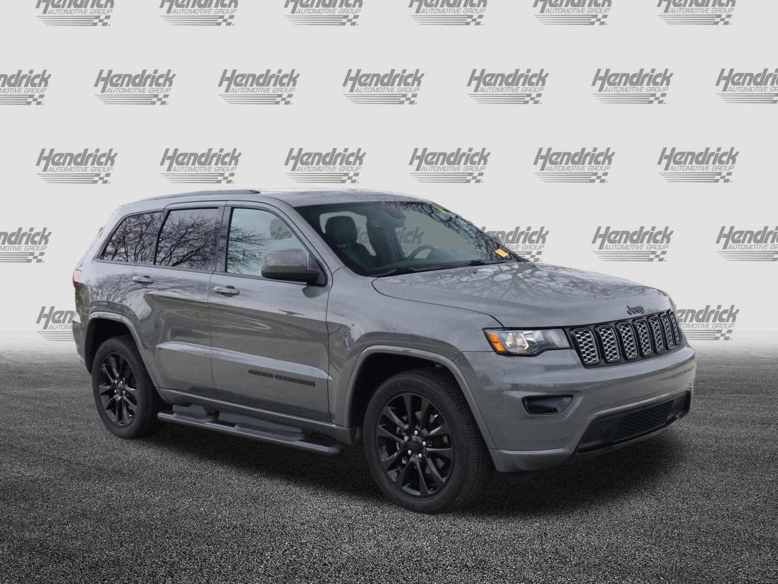 Used 2019 Jeep Grand Cherokee Altitude image 2