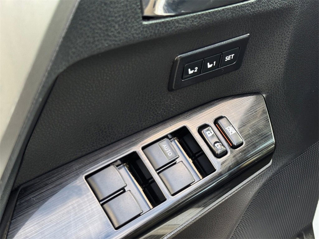 Used 2016 Toyota RAV4 Limited image 8