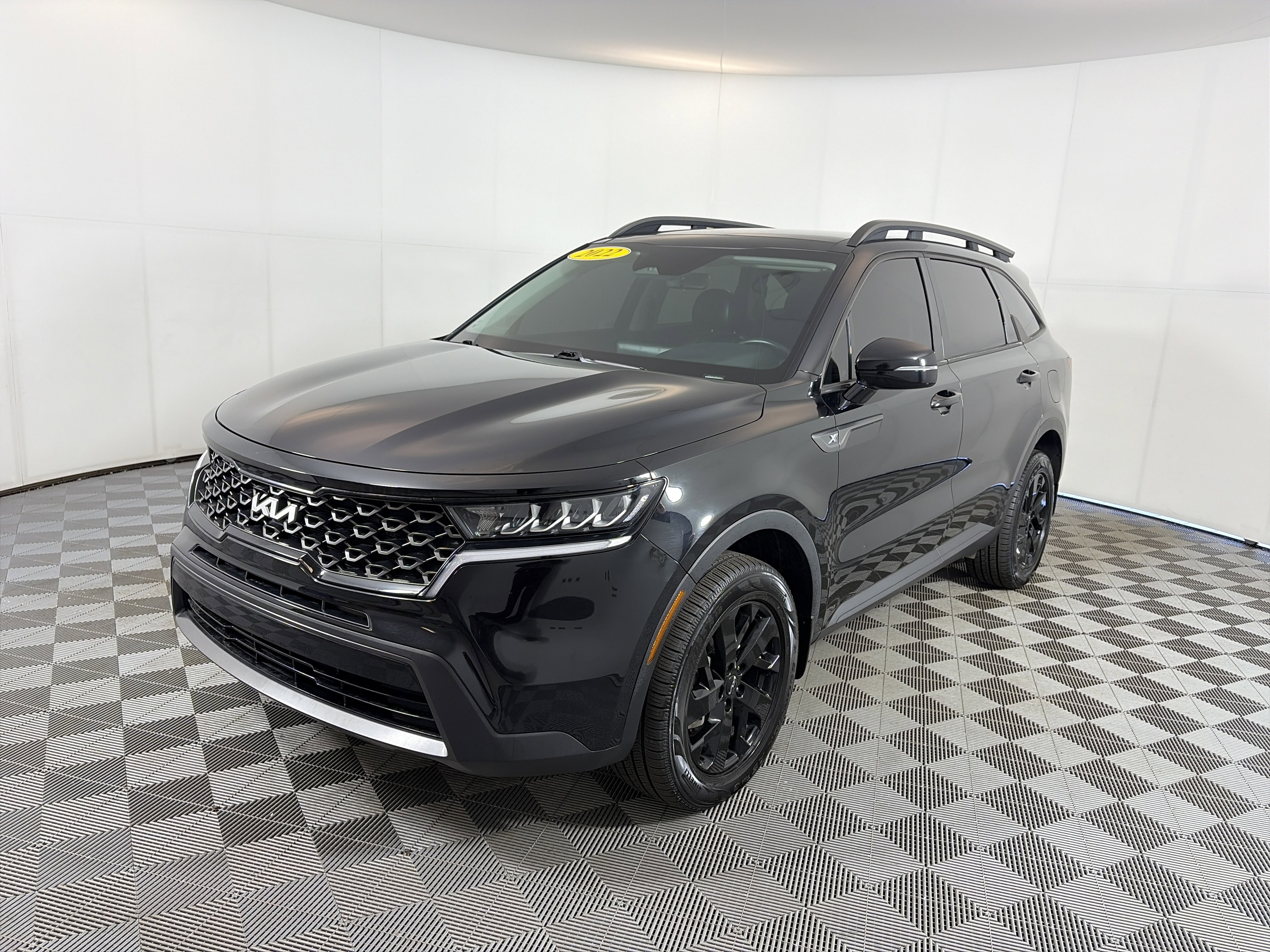 Certified 2022 Kia Sorento S w/ Panoramic Sunroof Package image 2