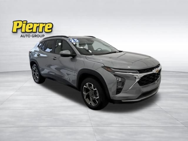 Used 2025 Chevrolet Trax LT FWD image 6