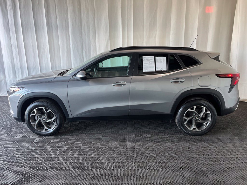 Used 2024 Chevrolet Trax LT FWD image 24