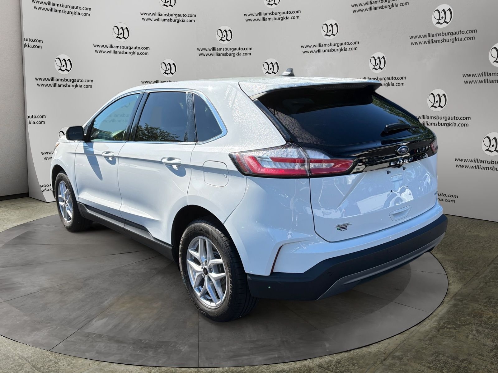 Used 2024 Ford Edge SEL AWD/4WD image 3
