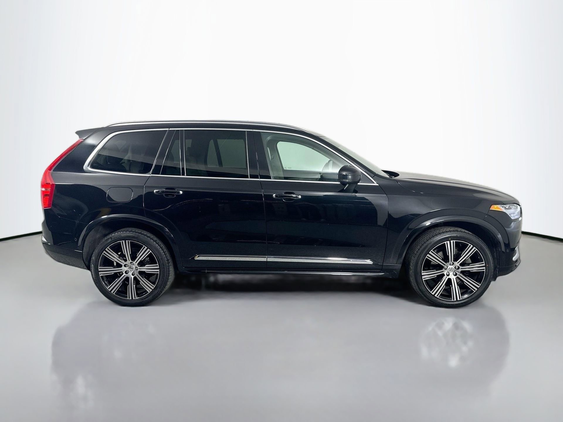 Certified 2024 Volvo XC90 B5 Plus image 5