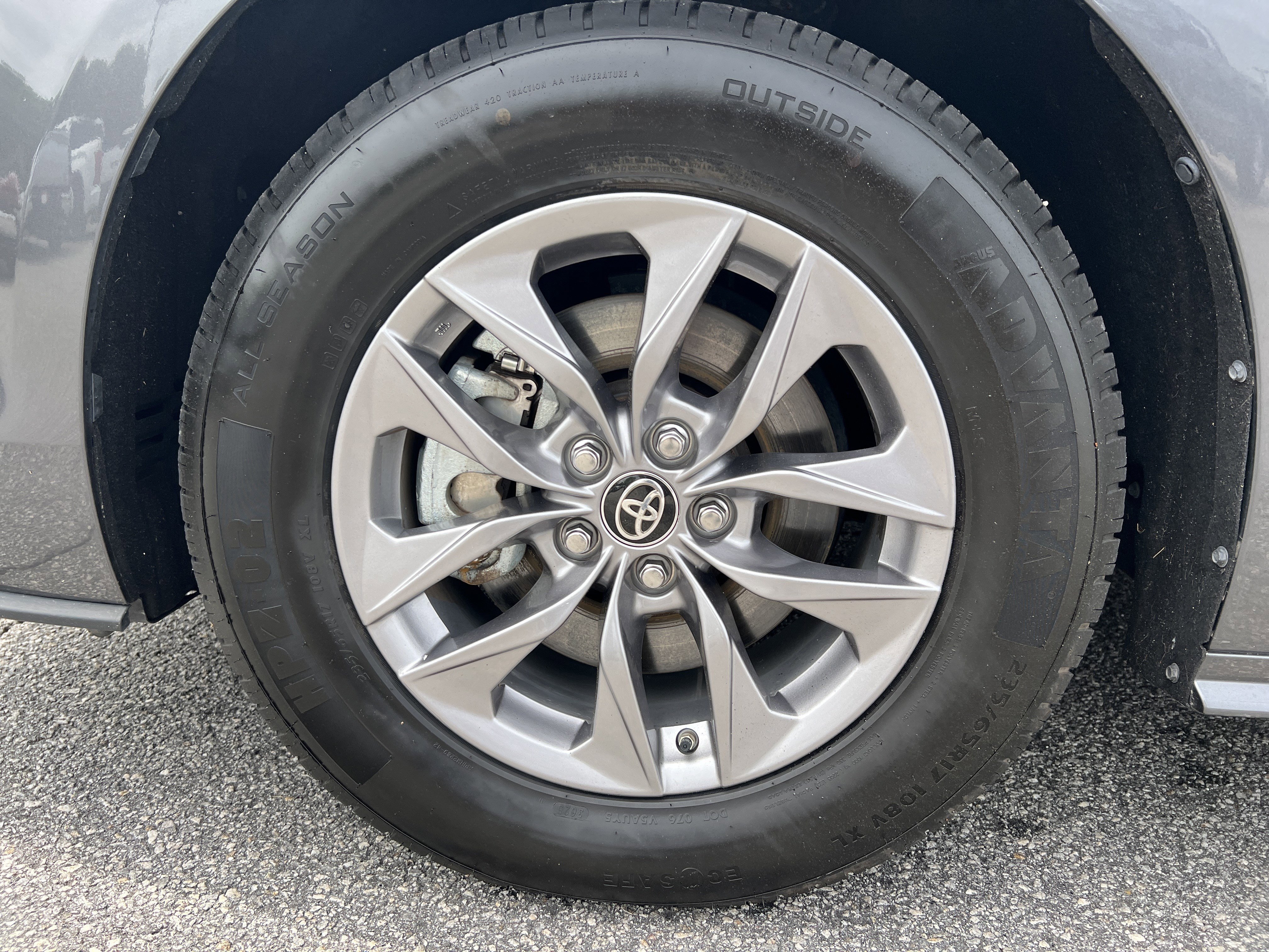 Certified 2025 Toyota Sienna XLE FWD image 25