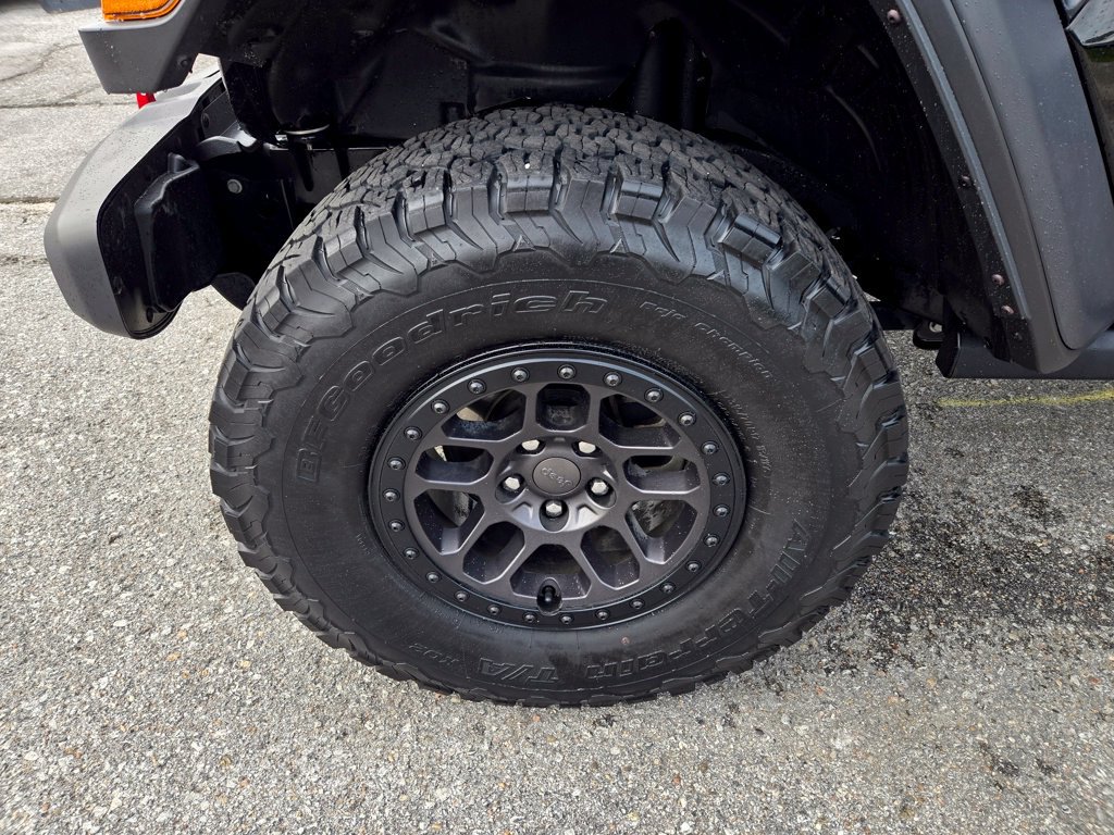 Used 2022 Jeep Wrangler Unlimited Rubicon w/ Xtreme Recon 35" Tire Package AWD/4WD image 12