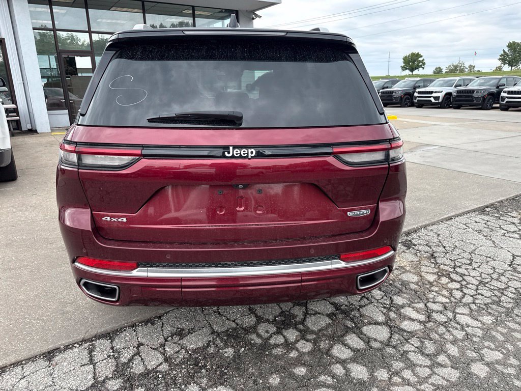 Used 2023 Jeep Grand Cherokee Summit AWD/4WD image 6
