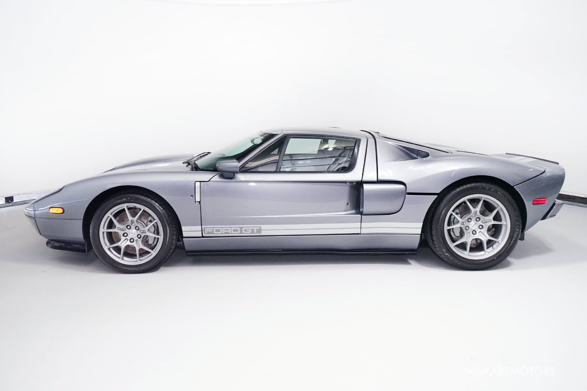 Used 2006 Ford GT RWD image 4