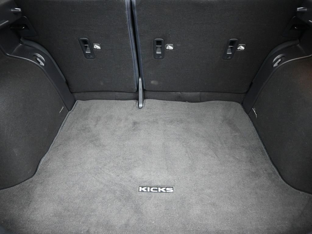 Used 2020 Nissan Kicks S image 16