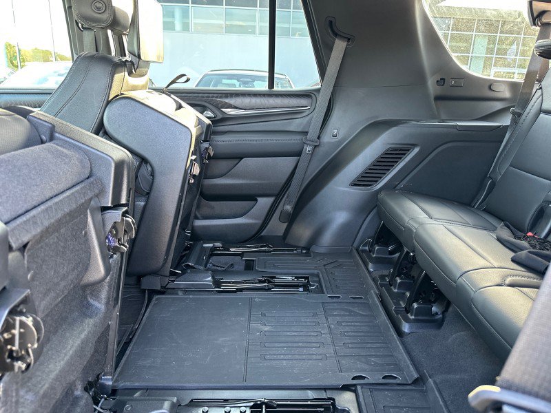 Used 2024 GMC Yukon Denali w/ Denali Reserve Package image 8