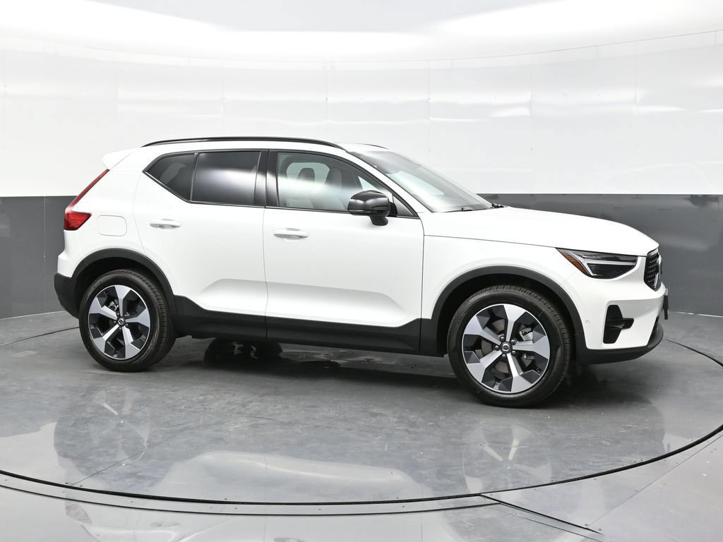 New 2026 Volvo XC40 B5 Plus w/ Protection Package Premier AWD/4WD image 8