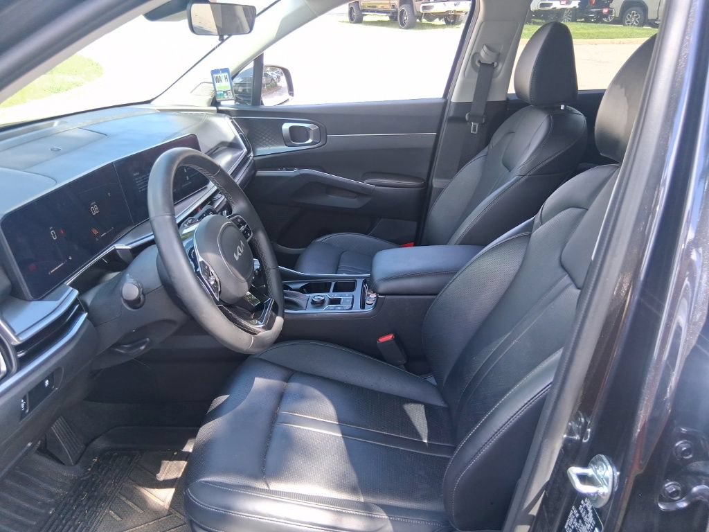Certified 2025 Kia Sorento S FWD image 11