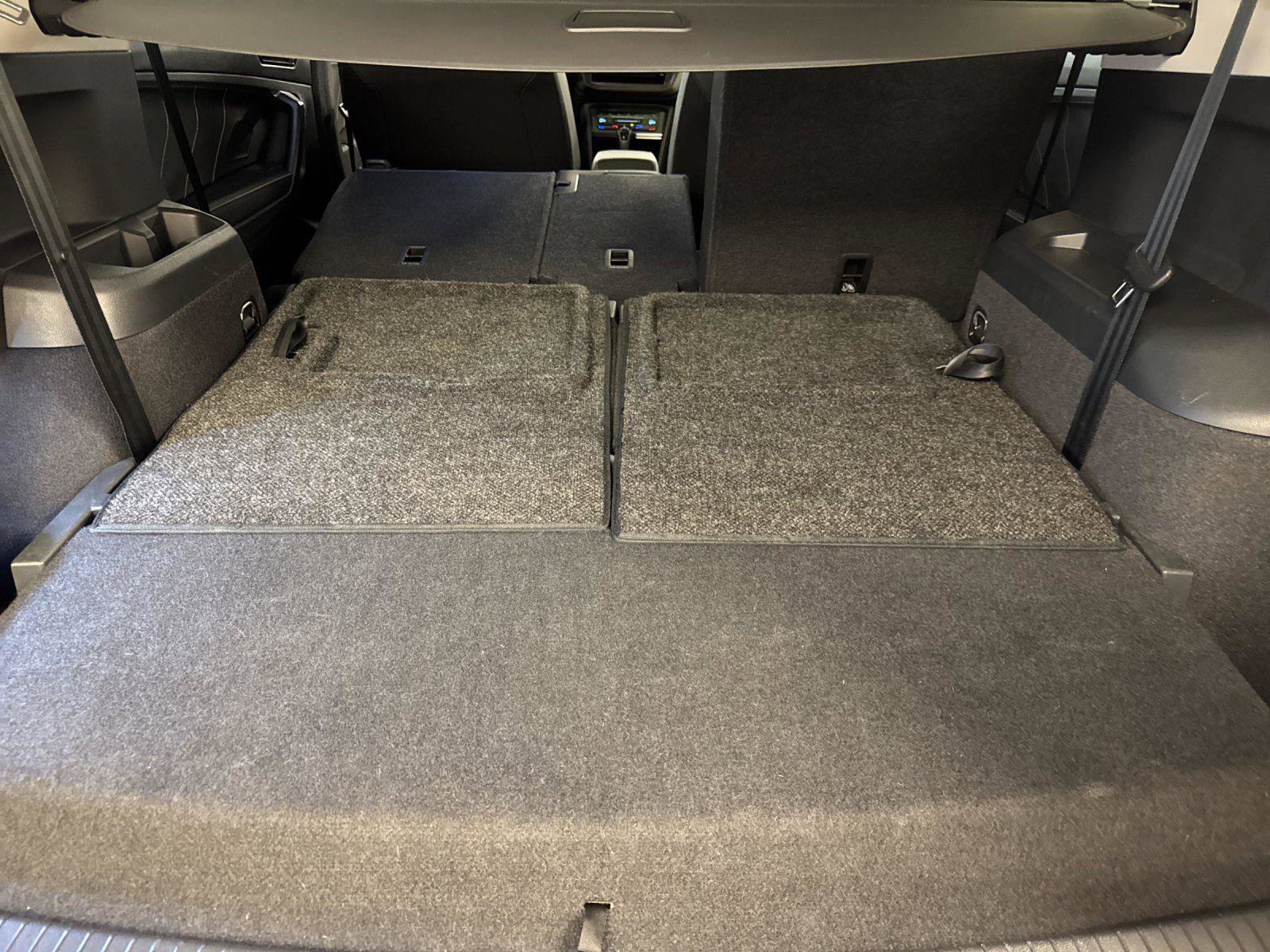 Used 2023 Volkswagen Tiguan SE w/ Panoramic Sunroof Package FWD image 14