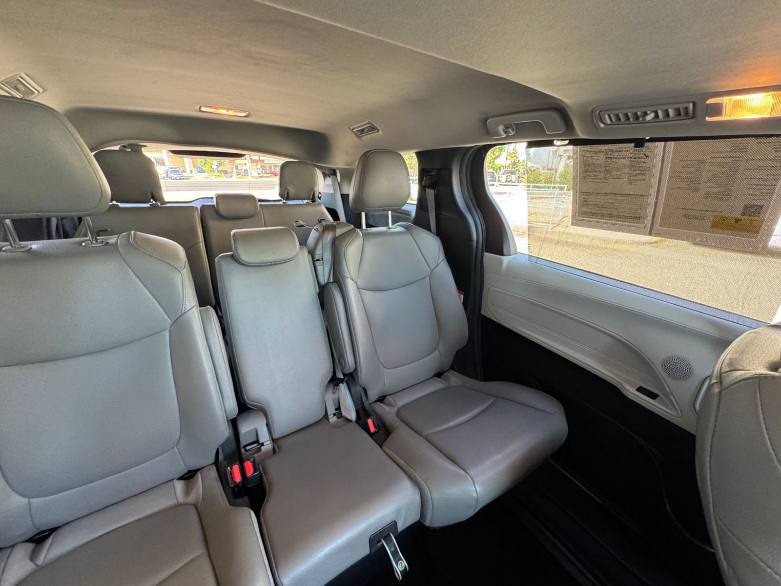 Used 2025 Toyota Sienna XLE FWD image 40