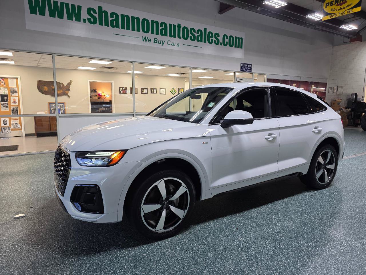 Used 2023 Audi Q5 2.0T Premium Plus w/ Premium Plus Package AWD/4WD image 2