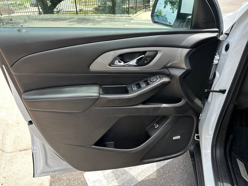 Used 2021 Chevrolet Traverse RS FWD image 16