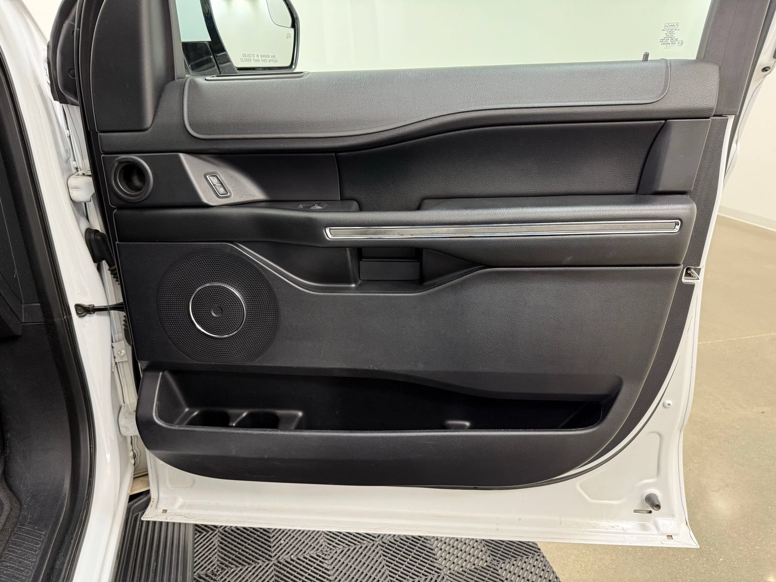 Used 2019 Ford Expedition XLT w/ Equipment Group 201A AWD/4WD image 31