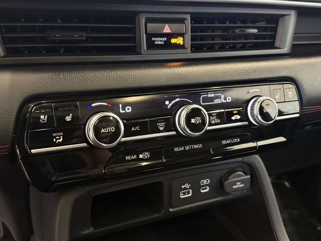 Used 2025 Honda Pilot Black Edition image 27